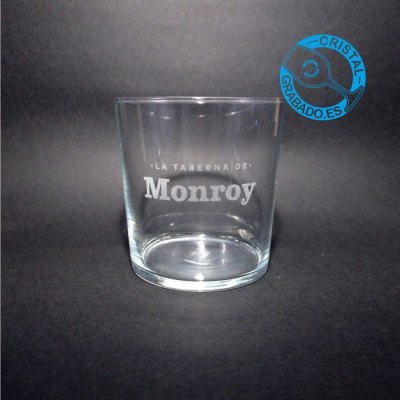 Vaso de pinta grabado con logotipo de taberna de Málaga