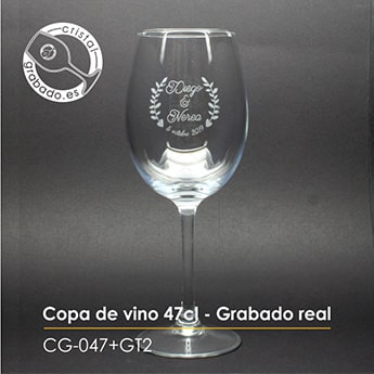 Copa de vino personalizada con grabado láser.