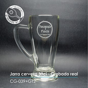 Jarra de cerveza personalizada con sello de boda