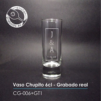 Vaso de chupito alto personalizado con diseño de boda